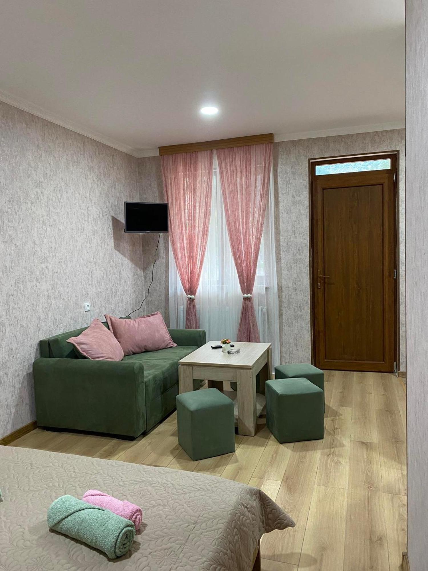 Guest House Borjomula بورجومي الغرفة الصورة
